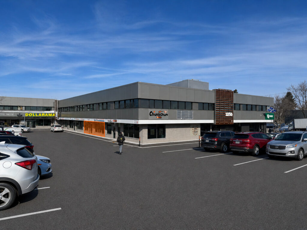 Centre commercial avec stationnement